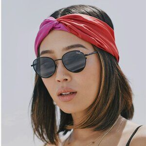 QUAY AUSTRALIA “Crazy Love” Round Sunglasses (Black/Smoke) – NWOT